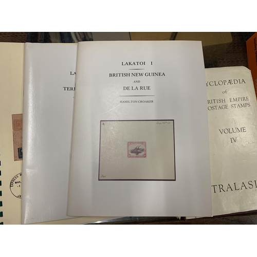 498A - A QUANTITY OF BOOKS AND BINDERS TO INCLUDE THE POSTAL HISTORY OF THE TERRITORY OF NEW GUINEA FROM 18... 