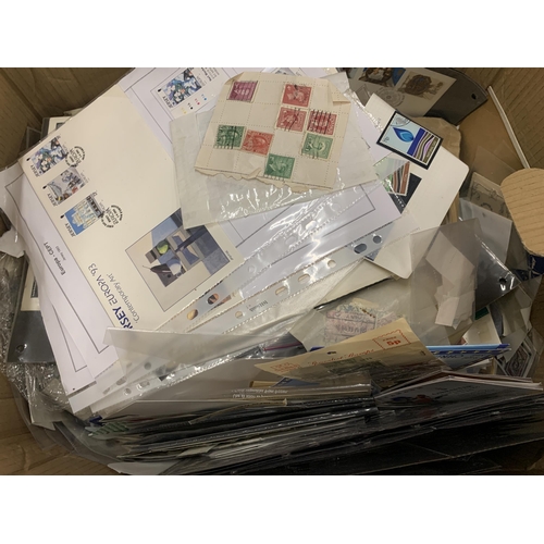 500 - A VERY LARGE QUANTITY OF WORLDWIDE STAMPS AND FIRST DAY COVERS TO INCLUDE CANADIAN FIRST DAY COVERS,... 