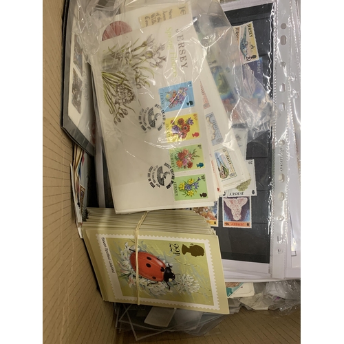 500 - A VERY LARGE QUANTITY OF WORLDWIDE STAMPS AND FIRST DAY COVERS TO INCLUDE CANADIAN FIRST DAY COVERS,... 