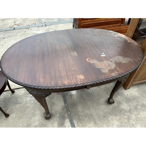 2866 - AN EARLY 20TH CENTURY OVAL WIND OUT DINING TABLE, 61 X 41