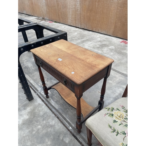 2882 - A REPRODUCTION OAK SIDE TABLE WITH SINGLE DRAWER ON TURNED LEGS, 27