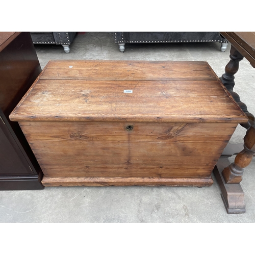 2900 - A VICTORIAN PINE BLANKET CHEST, 36 X 20