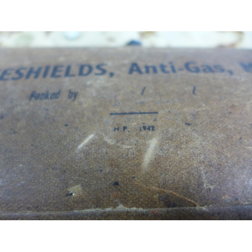 314 - WORLD WAR II EYESHIELDS, ANTI-GAS MK II, THE PACKET CONTAINING FOUR SETS OF EYESHIELDS