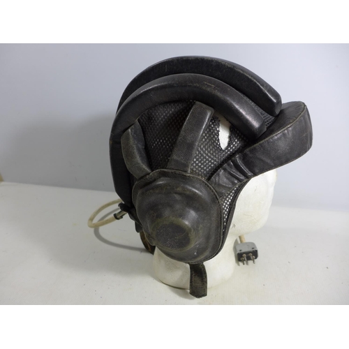 315 - A MID TO LATE 20TH CENTURY LEATHER HELMET