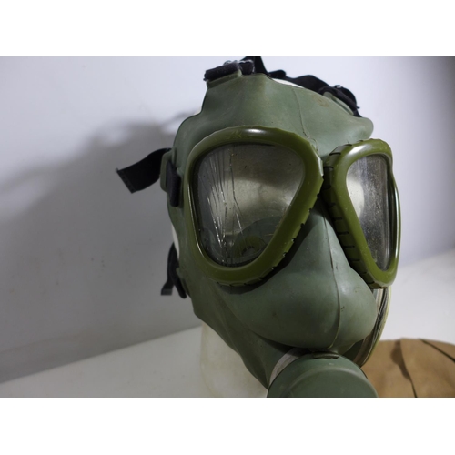 316 - A LATE 20TH CENTURY GAS MASK, GOGGLES AND A HAT (3)