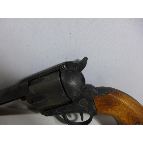 323 - A NON FIRING REPLICA COLT REVOLVER, 14CM BARREL, LENGTH 28CM