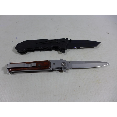 353 - TWO FOLDING KNIVES TO INCLUDE A KOMBAT TACTICAL, 10CM BLADES