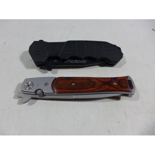 353 - TWO FOLDING KNIVES TO INCLUDE A KOMBAT TACTICAL, 10CM BLADES