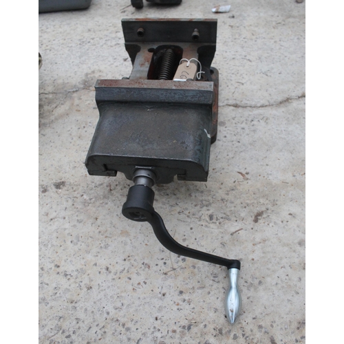 25 - SHAPER/MILL VICE (NO JAWS)  NO VAT