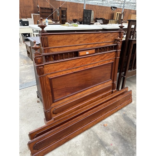 2873 - A VICTORIAN MAHOGANY CONTINENTAL 4'6' BEDHEAD WITH TURNED SPINDLES