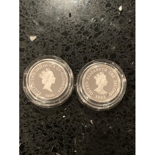 404A - UK TWO SILVER PROOF £1 COINS , BOTH ENCAPSULATED . ONE IS ALDERNEY 1993 , THE OTHER GUERNSEY 1996