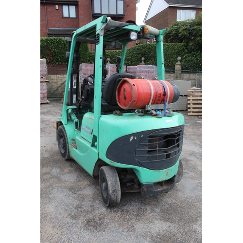 119 - MITSUBISHI 2.5 Tonne GAS FORK LIFT TRUCK TRIPLE MAST - ON SITE LAST 10 YEARS - 6300 HRS + VAT