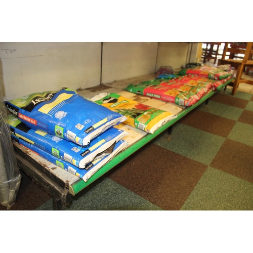 203 - 1 SHELF POTTING MIX APPROX. 16 BOTTOM  + VAT