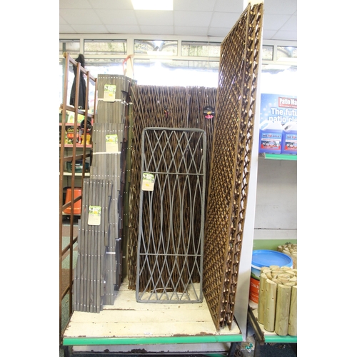 238 - QUANTITY OF EXPANDABLE TRELLIS  + VAT