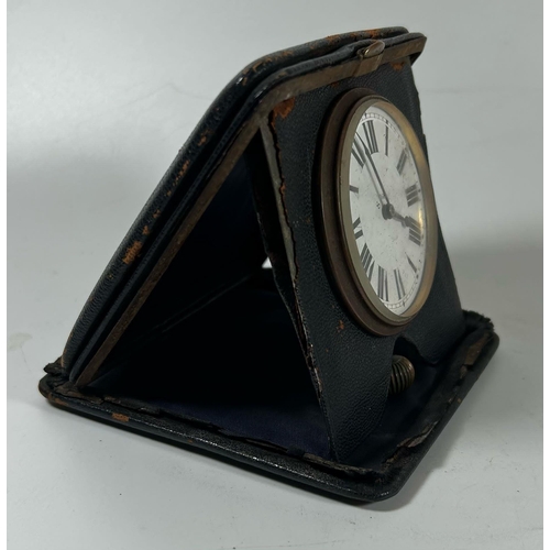 121 - A VINTAGE LEATHER CASED 8 DAY TRAVEL POCKET CLOCK