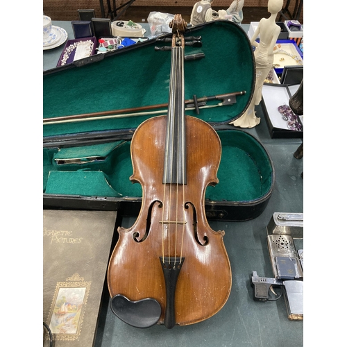 141 - A JOHN G MURDOCK & CO VIOLIN AND CASE