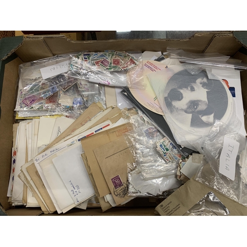 489 - A LARGE QUANTITY OF USED STAMPS ON ENVELOPES AND STAMPS TO INCLUDE SPAIN, CANADA, MALTA, ETC.,