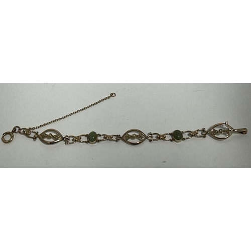 511 - A VINTAGE 9CT YELLOW GOLD, JADE AND PEARL BRACELET WITH SAFETY CHAIN GROSS WEIGHT 6.35 GRAMS, LENGTH... 