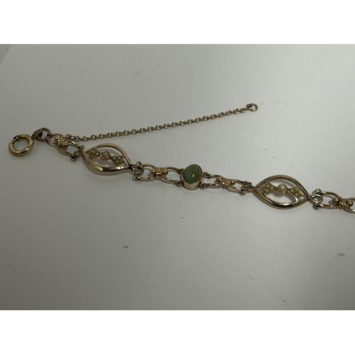 511 - A VINTAGE 9CT YELLOW GOLD, JADE AND PEARL BRACELET WITH SAFETY CHAIN GROSS WEIGHT 6.35 GRAMS, LENGTH... 