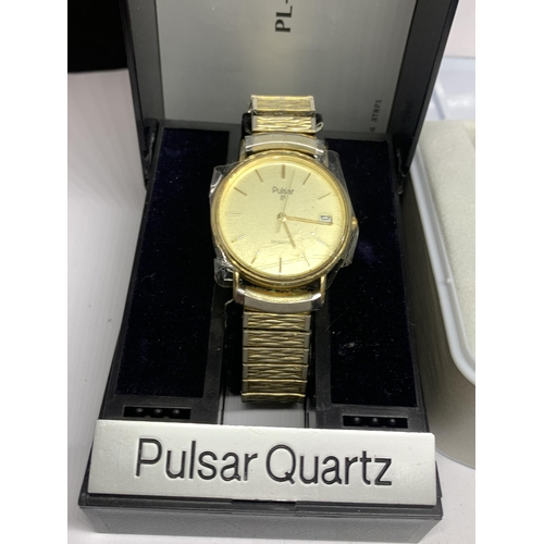 562 - TWO BOXED GENTS QUARTZ WATCHES TO INCLUDE A PULSAR AND A LORUS