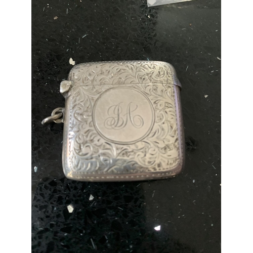 571 - A HALLMARKED BIRMINGHAM SILVER VESTA CASE