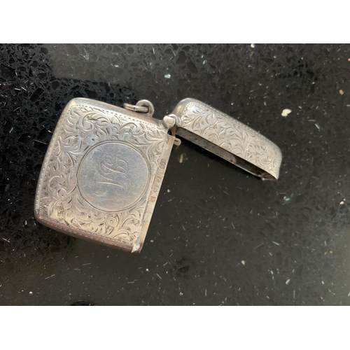 571 - A HALLMARKED BIRMINGHAM SILVER VESTA CASE