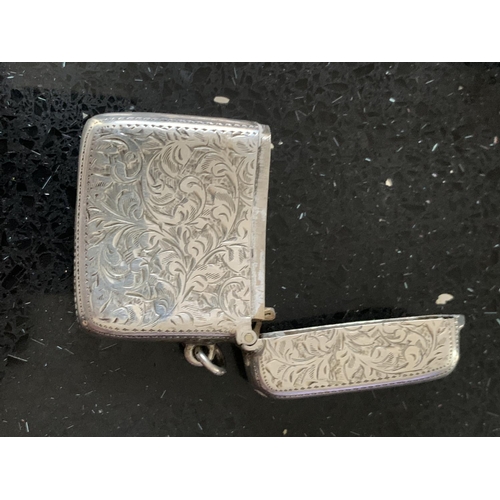 571 - A HALLMARKED BIRMINGHAM SILVER VESTA CASE