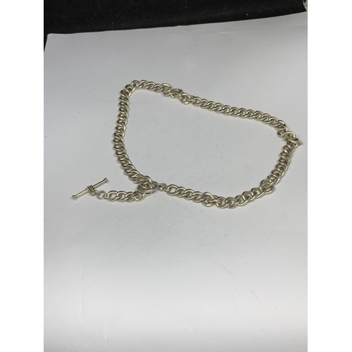 582A - A SILVER T-BAR NECKLACE