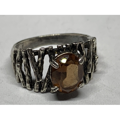 594 - A SILVER AND AMBER COLOURED STONE RING IN A PRESENTATION BOX