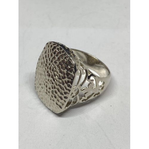 597 - AN ORNATE SILVER RING IN A PRESENTATION BOX