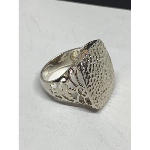 597 - AN ORNATE SILVER RING IN A PRESENTATION BOX