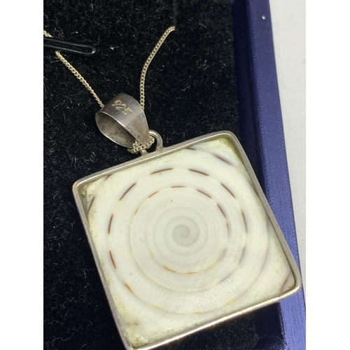 608 - A SILVER AND CERAMIC NECKLACE IN A PRESENTATION BOX