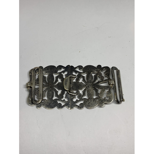 647 - A VINTAGE NURSES BELT BUCKLE