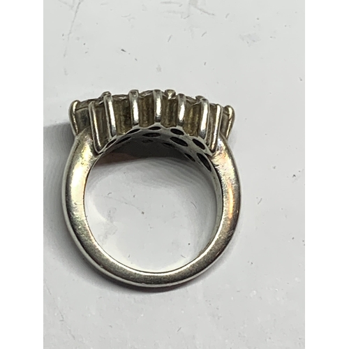 657 - A SILVER DRESS RING IN A PRESENTATION BOX