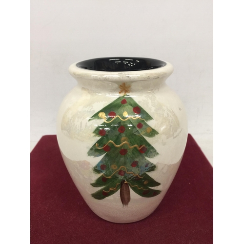 721 - AN ANITA HARRIS HAND PAINTED AND SIGNED IN GOLD LUSTRE CHRISTMAS TREE VASE