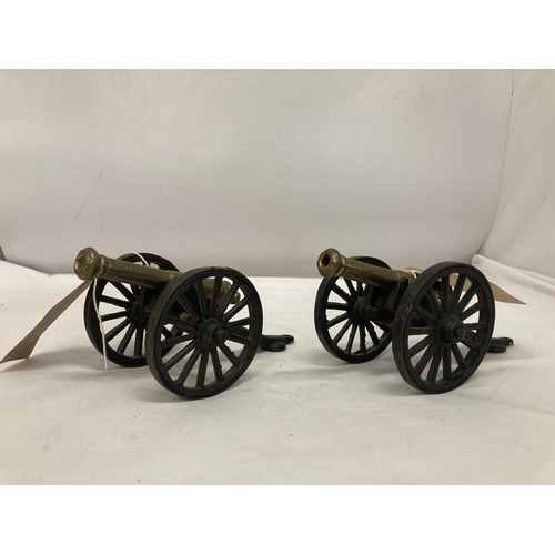 815 - A PAIR OF NON FIRING MODEL NAPOLEONIC WAR CANNONS, 12.5CM BARRELS, LENGTH 19CM