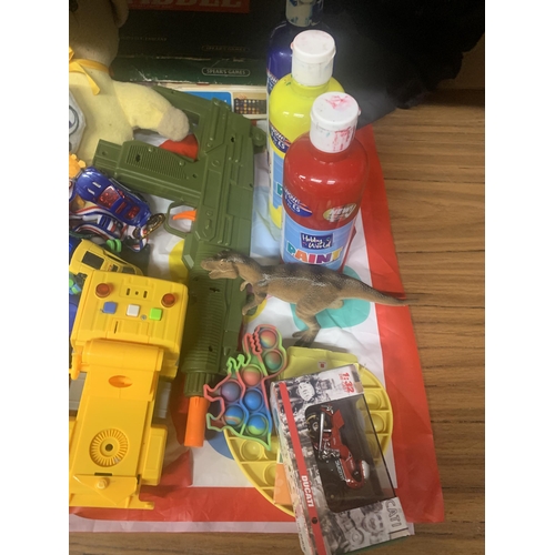 1177 - A MIXED LOT OF TOYS TO INCLUDE A PLAY-DOH MAT, SCRABBLE AND CONNECT 4, VEHICLES, PAINT, FIGURES, SOF... 