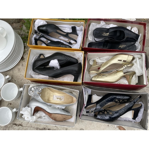 1912 - AN ASSORTMENT OF LADIES SHOES