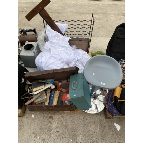 2269 - AN ASSORTMENT OF HOUSEHOLD CLEARANCE ITEMS