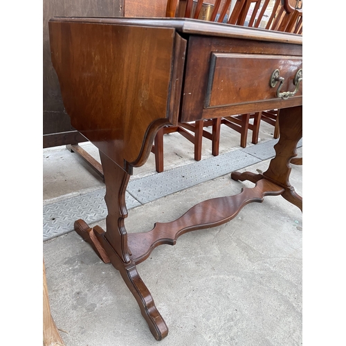 2588 - A MAHOGANY AND CROSSBANDED SOFA TABLE ENCLOSING TWO DRAWERS