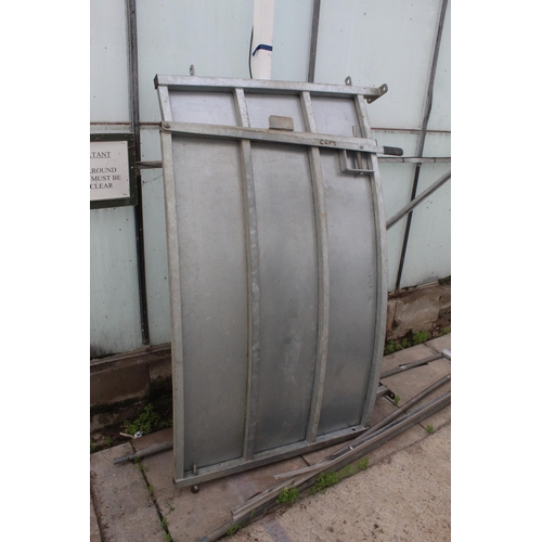 112 - BATEMAN SHEETED CURVED GATES NO VAT