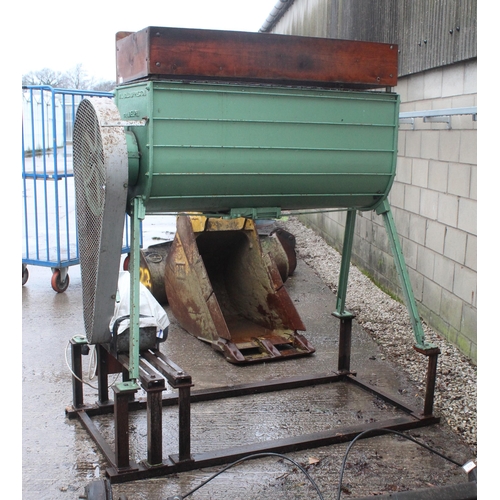 224 - W L HOLLAND SOIL/COMPOST MIXER 240V IN WORKING ORDER + VAT