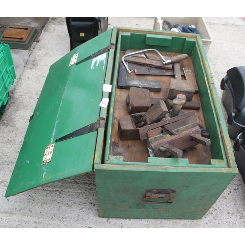 507 - PINE TOOLBOX AND TOOLS NO VAT