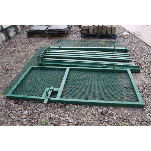 729 - 8 METAL POST & METAL CAGE + VAT