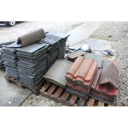 786 - 4 PALLETS OF MIXED ROOF TILES  + VAT