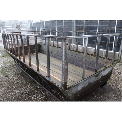 792 - SQUARE BALE FEEDER  + VAT