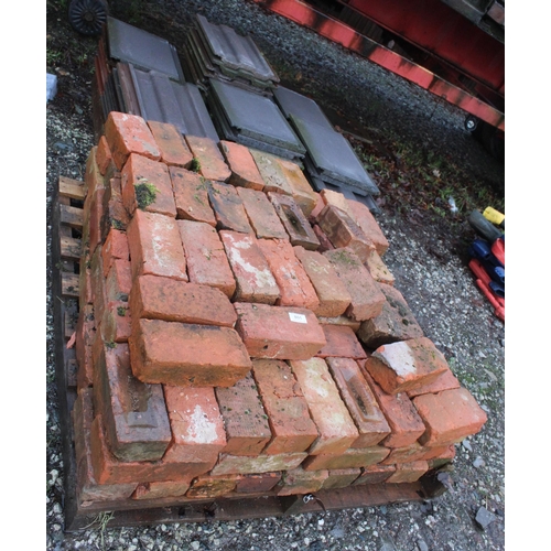 801 - HALF PALLET OF MIXED ROOF TILES - CHESHIRE BRICK, BLUE TILES +VAT