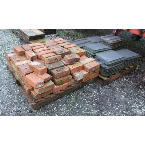 801 - HALF PALLET OF MIXED ROOF TILES - CHESHIRE BRICK, BLUE TILES +VAT