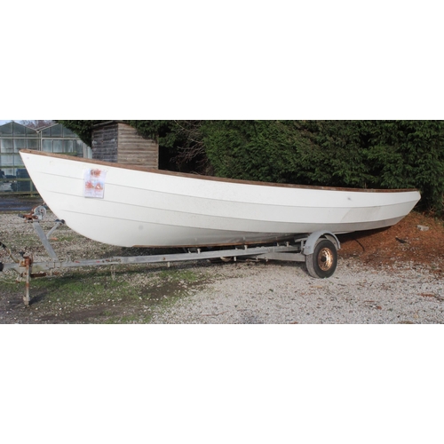 185 - DRASCOMBE LUGGER BOAT AND BOAT TRAILER SPEC LENGTH 5.72M WATERLINE LENGTH 4.57M BEAM 1.90M SAILING W... 