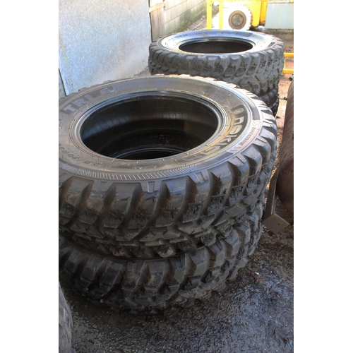 215 - 4 VALTRA FRONT TYRES 40.0/80 R26 + VAT